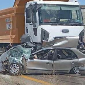 Ankara’da otomobil hafriyat kamyonuyla çarpıştı: 1 ölü