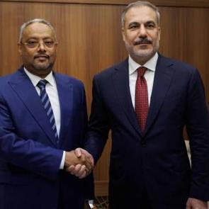 Bakan Fidan, Cibuti Dışişleri Bakanı Omar ile bir araya geldi