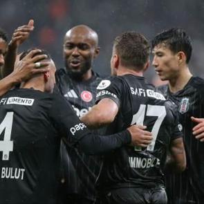 Beşiktaş'ın yıldızına 'ciddi' talip &ccedil;ıktı: Almak i&ccedil;in İstanbul'a gelecekler
