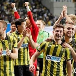 B&ouml;yle sevin&ccedil; g&ouml;r&uuml;lmedi! Real Madrid kurasını alkışlarla karşıladılar