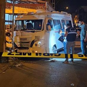 Dolmuş şoförü, direksiyon başında uğradığı silahlı saldırıda hayatını kaybetti