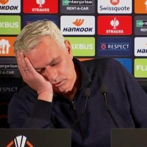 D&uuml;nya basını Fenerbah&ccedil;e'yi konuşuyor! 'Mourinho kovuldu'