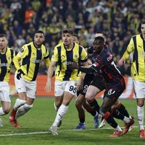 D&uuml;nyaca &uuml;nl&uuml; kul&uuml;p milli yıldızın peşine d&uuml;şt&uuml;: Fenerbah&ccedil;e kapıları kapattı