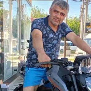 Elektrik direğine çarpan motosikletli öldü
