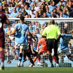 Fenerbah&ccedil;e'den Galatasaray'a 'transfer' &ccedil;alımı: D&uuml;nyaca &uuml;nl&uuml; kaleci geliyor