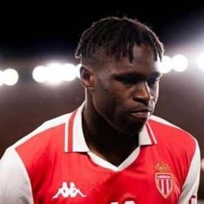 Galatasaray d&uuml;nyaca &uuml;nl&uuml; stoperi transfer etti: Bu akşam İstanbul'da