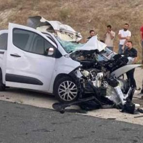 Hafif ticari araç tıra arkadan çaptı: 1 ölü, 1 yaralı