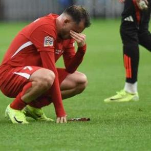 En yakın arkadaşı Kerem Akt&uuml;rkoğlu'nu tek kalemde sildi