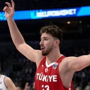 12 Dev Adam, Eurobasket 2025&rsquo;te doludizgin! Yine farka koştuk