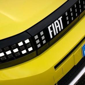 Benzinli versiyonu tanıtıldı! Fiyatı ortaya &ccedil;ıktı! En ucuz modellerden