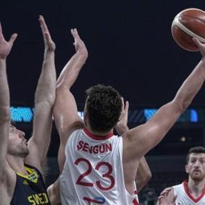 FIBA amacına ulaşamadı: 12 Dev Adam 'saat' engelini zaferle aştı