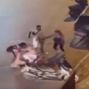 Bursa&rsquo;da kadınlar sokak ortasında birbirine girdi! 