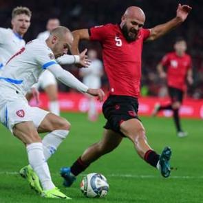 D&uuml;nyaca &uuml;nl&uuml; futbolcu Beşiktaş i&ccedil;in İstanbul'a geldi