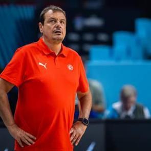 Ergin Ataman'dan FIBA'ya &ccedil;ok sert s&ouml;zler: Sabahın k&ouml;r&uuml;nde...