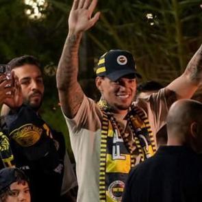 Fenerbah&ccedil;e d&uuml;nya yıldızı kaleciyi İstanbul'a getirdi