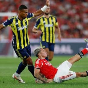 Fenerbah&ccedil;eli futbolcunun transferini federasyon duyurdu