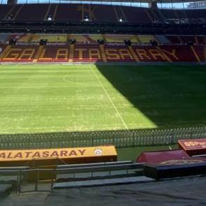 Galatasaray'dan zemin a&ccedil;ıklaması! Taraftarlar tepki g&ouml;sterdi