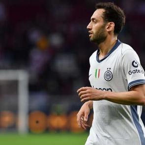 Hakan &Ccedil;alhanoğlu, Inter'i karşısına aldı: Maaşında indirime gitti