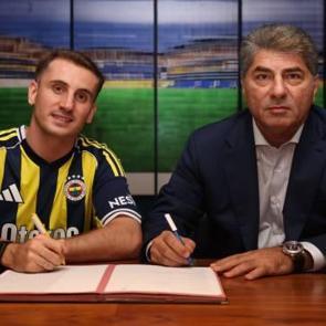 Kerem Akt&uuml;rkoğlu imzayı attı: 'Şerefli kul&uuml;p' s&ouml;zlerine a&ccedil;ıklık getirdi