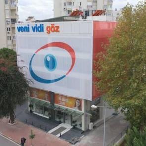 Op. Dr. Kemal Sağnak: Temassız lazerle g&ouml;rme d&uuml;zeltme, hasta konforunu artırıyor