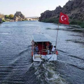 Sel&ccedil;uklu&rsquo;dan kalma şaheser: Tekne turlarının g&ouml;z bebeği oldu
