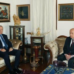SON DAKİKA: Cumhurbaşkanı Erdoğan, MHP Genel Başkanı Bahçeli’yi konutunda ziyaret etti