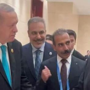 Zirvede samimi anlar! Pezeşkiyan davet etti, Erdoğan Fidan'ı işaret etti