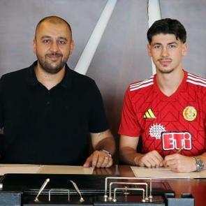 21 yaşında S&uuml;per Lig'i bıraktı, 3. Lig ekibine transfer oldu