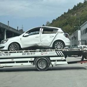 Araca giren arı, kazaya yol açtı: 2 yaralı