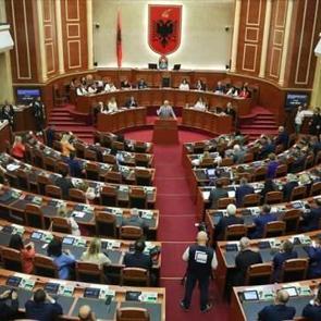 Arnavutluk, kabinede yapay zeka destekli sanal bakana yer verilen ilk &uuml;lke oldu