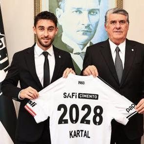 Beşiktaş i&ccedil; transferde de boş durmuyor! Kartal Kayra Yılmaz'a yeni s&ouml;zleşme