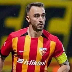 Beşiktaş'a S&uuml;per Lig'den sağ bek! Kul&uuml;pler anlaştı imza i&ccedil;in 'ayrılık' bekleniyor