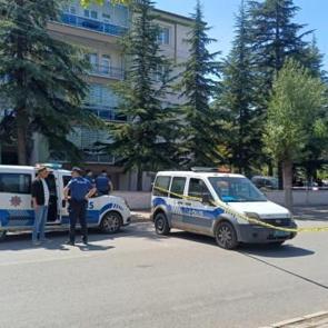 Boşanma aşamasındaki şahıs dehşet sa&ccedil;tı: Eşi ve ailesine kurşun yağdırdı