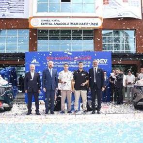 Açılış dersini Bilal Erdoğan verdi! Dereceye giren öğrencilere Togg hediye edildi