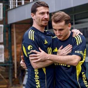 Fenerbah&ccedil;e'de merakla beklenen buluşma ger&ccedil;ekleşti! Mert Hakan ve Kerem ne konuştu?