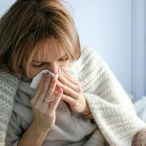 Nezle ve grip vakaları patladı. Koronavir&uuml;s geri d&ouml;nd&uuml;. Acil servisler doldu taştı.