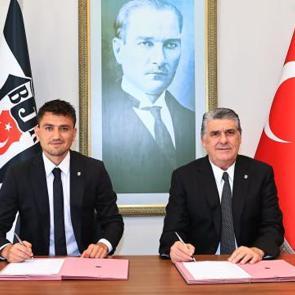 Beşiktaş'ta Cengiz &Uuml;nder'in forma numarası belli oldu