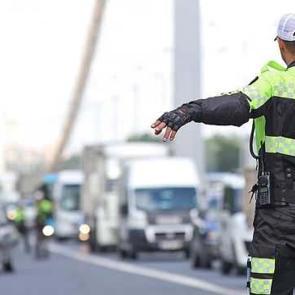 Trafikte 7 hareketi yapan s&uuml;r&uuml;c&uuml;lere ceza! Faturası pahalıya patlıyor