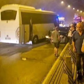 Tüneldeki zincirleme kazada 10 kişi yaralandı, trafik 3 saat kilitlendi