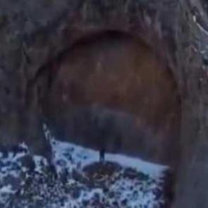 'Yecüc-Mecüc kapısı olabilir!' Kazakistan dağlarında şaşırtıcı keşif: 12 metre uzunluğunda