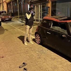 5. kattan düşen genç adamı otomobil kurtardı