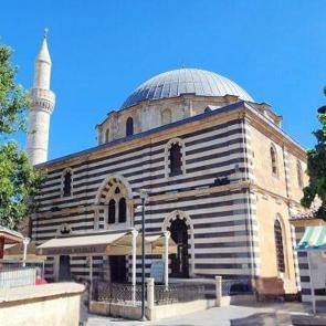 Alaüddevle Camii: Gaziantep’in kalbinde tarihi ve mimari değer