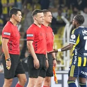 Ali Ko&ccedil; isyan bayrağını &ccedil;ekmişti! Eski hakemler penaltı beklenen pozisyonları yorumladı