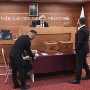 Bayrampaşa'da başkanvekili seçiminde kazanan CHP oldu