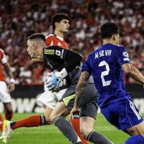 Benfica, T&uuml;rk takımına karşı kabusu yaşadı: Skor 20 dakikada tersine d&ouml;nd&uuml;