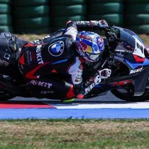 Beşiktaş'ın klibinde oynadı: 2 yıl &ouml;nce s&ouml;yledikleri yeniden g&uuml;ndem oldu