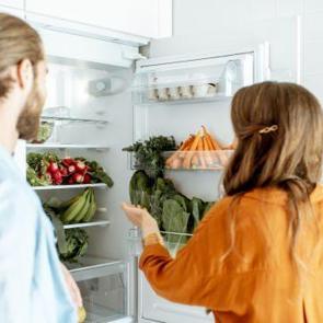 Buzdolabındaki kötü kokuları önlemenin 3 doğal yolu