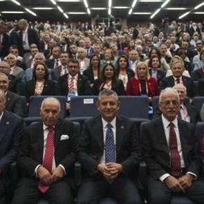 CHP 22. Olağanüstü Kurultayı: Özgür Özel yeniden genel başkan seçildi