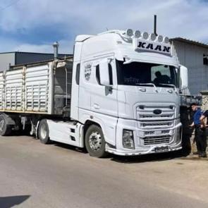 Damperi elektrik tellerine temas edince akıma kapılan kamyon sürücüsü ağır yaralı