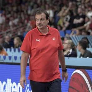 Ergin Ataman'dan b&uuml;y&uuml;k başarı! En iyisi se&ccedil;ildi